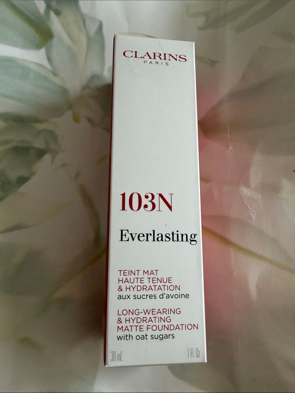 Clarins Everlasting Matte Foundation 103N - White & Red